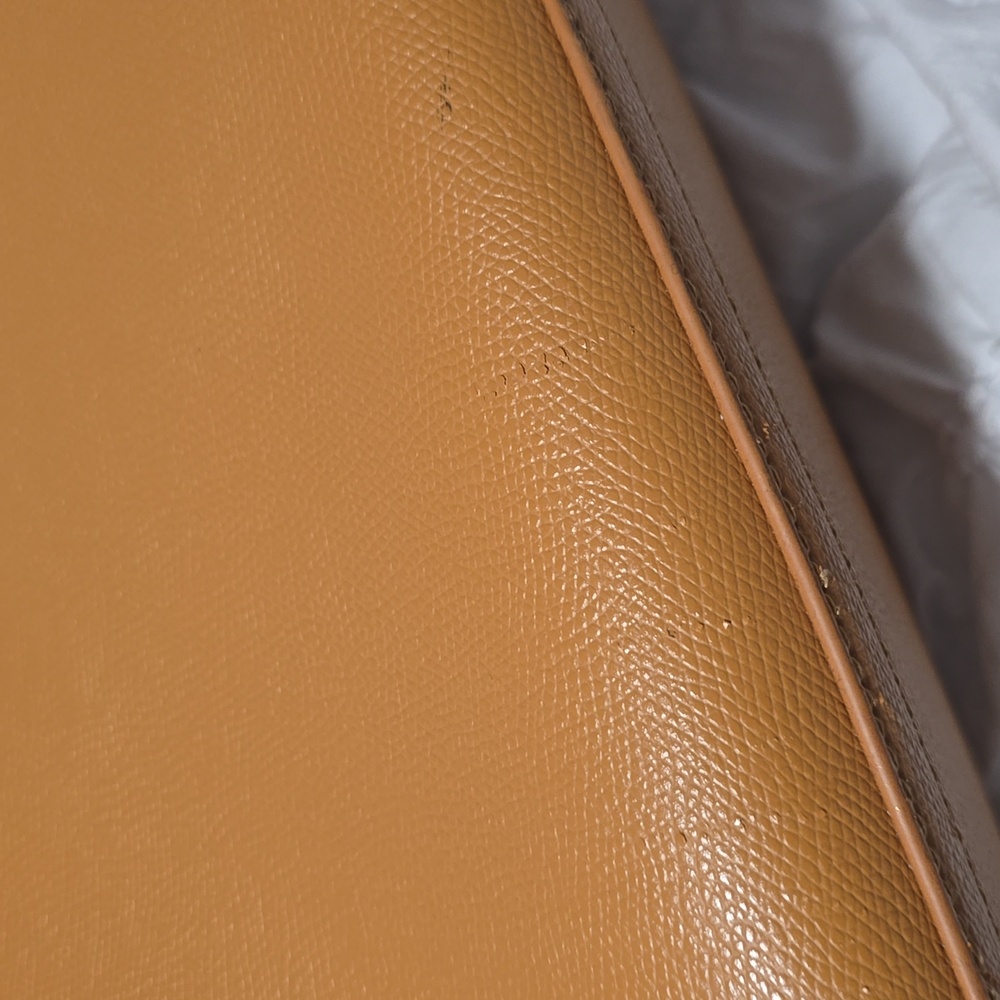 Stylish Tan Handbag with Wooden Handles - Picture 7 of 7